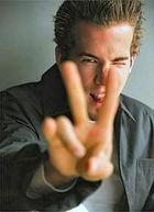 Ryan Reynolds : TI4U_u1154123278.jpg