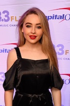 Sabrina Carpenter : sabrina-carpenter-1482105496.jpg