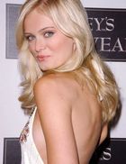 Sara Paxton : sara-paxton-1335403571.jpg