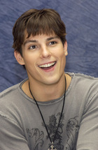 Sean Faris : TI4U_u1138428398.jpg