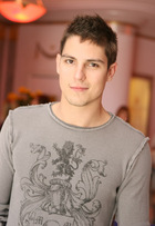 Sean Faris : TI4U_u1145069346.jpg