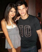 Selena Gomez : TI4U_u1258223379.jpg