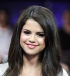 Selena Gomez : selena-gomez-1327620877.jpg