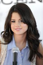 Selena Gomez : selena-gomez-1330389652.jpg