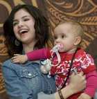 Selena Gomez : selena-gomez-1330389668.jpg