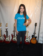 Selena Gomez : selena-gomez-1349101983.jpg