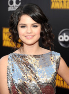 Selena Gomez : selena_gomez_1276212054.jpg