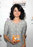 Selena Gomez : selena_gomez_1278115456.jpg