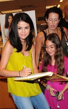 Selena Gomez : selena_gomez_1279727198.jpg