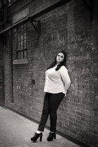 Sharon Rooney : sharon-rooney-1393965141.jpg