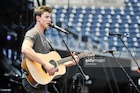 Shawn Mendes : shawn-mendes-1437047401.jpg