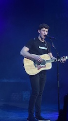 Shawn Mendes : shawn-mendes-1449150481.jpg