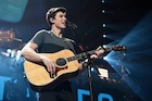 Shawn Mendes : shawn-mendes-1450219681.jpg