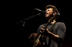 Shawn Mendes : shawn-mendes-1462103641.jpg