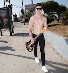 Shawn Mendes : shawn-mendes-1480616641.jpg