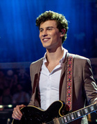 Shawn Mendes : shawn-mendes-1525216919.jpg