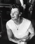 Shawn Mendes : shawn-mendes-1534393201.jpg