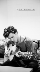 Shawn Mendes : shawn-mendes-1572122882.jpg