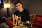 Shawn Mendes : shawn-mendes-1585518668.jpg