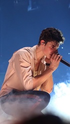 Shawn Mendes : shawn-mendes-1638067416.jpg