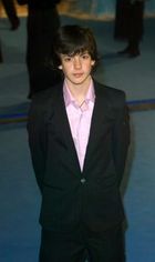 Skandar Keynes : TI4U_u1136664283.jpg