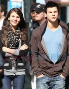 Taylor Lautner : TI4U_u1286417902.jpg