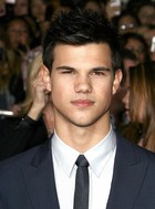 Taylor Lautner : taylor-lautner-1312666284.jpg