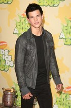 Taylor Lautner : taylor-lautner-1312897815.jpg