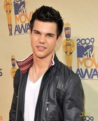 Taylor Lautner : taylor-lautner-1312897933.jpg