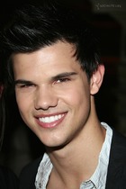 Taylor Lautner : taylor-lautner-1313621425.jpg