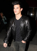 Taylor Lautner : taylor-lautner-1314234078.jpg