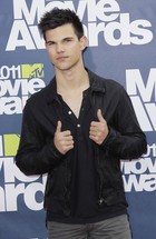 Taylor Lautner : taylor-lautner-1314464656.jpg