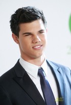 Taylor Lautner : taylor-lautner-1314480433.jpg