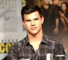 Taylor Lautner : taylor-lautner-1315352131.jpg