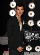 Taylor Lautner : taylor-lautner-1315352158.jpg