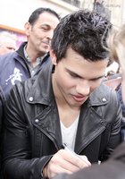 Taylor Lautner : taylor-lautner-1315420702.jpg