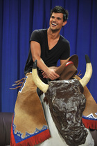 Taylor Lautner : taylor-lautner-1316924107.jpg