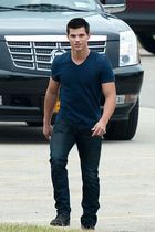 Taylor Lautner : taylor-lautner-1317086822.jpg