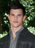 Taylor Lautner : taylor-lautner-1319740633.jpg