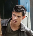 Taylor Lautner : taylor-lautner-1321555023.jpg