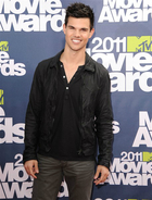 Taylor Lautner : taylor-lautner-1323714945.jpg