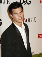 Taylor Lautner : taylor-lautner-1325544204.jpg