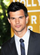 Taylor Lautner : taylor-lautner-1326535930.jpg