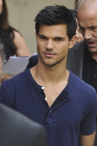 Taylor Lautner : taylor-lautner-1326535940.jpg