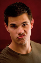 Taylor Lautner : taylor-lautner-1326535947.jpg