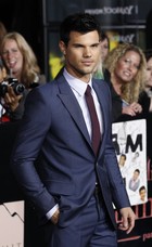 Taylor Lautner : taylor-lautner-1327538284.jpg