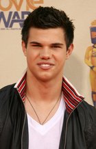 Taylor Lautner : taylor-lautner-1327688823.jpg