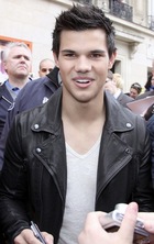 Taylor Lautner : taylor-lautner-1327862249.jpg