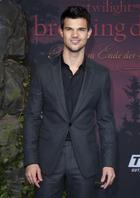 Taylor Lautner : taylor-lautner-1329026440.jpg