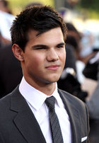 Taylor Lautner : taylor-lautner-1329075347.jpg